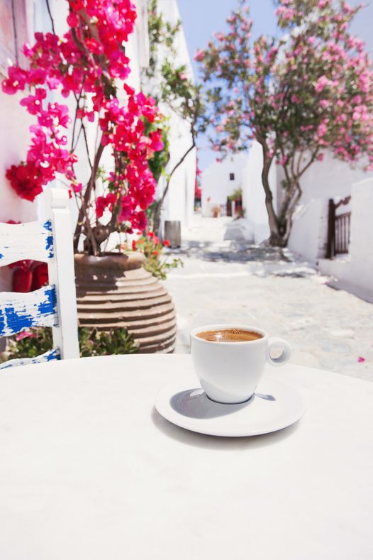 قهوهٔ یونانی چیست و چطور می توانیم در خانه قهوهٔ یونانی اصیل درست کنیم؟